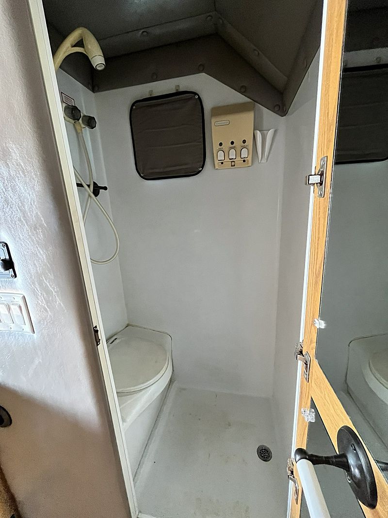 2013 Freightliner CASCADIA 125 -  Condo Sleeper