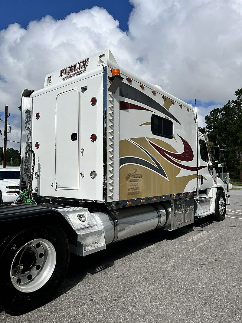 2013 Freightliner CASCADIA 125 -  Condo Sleeper