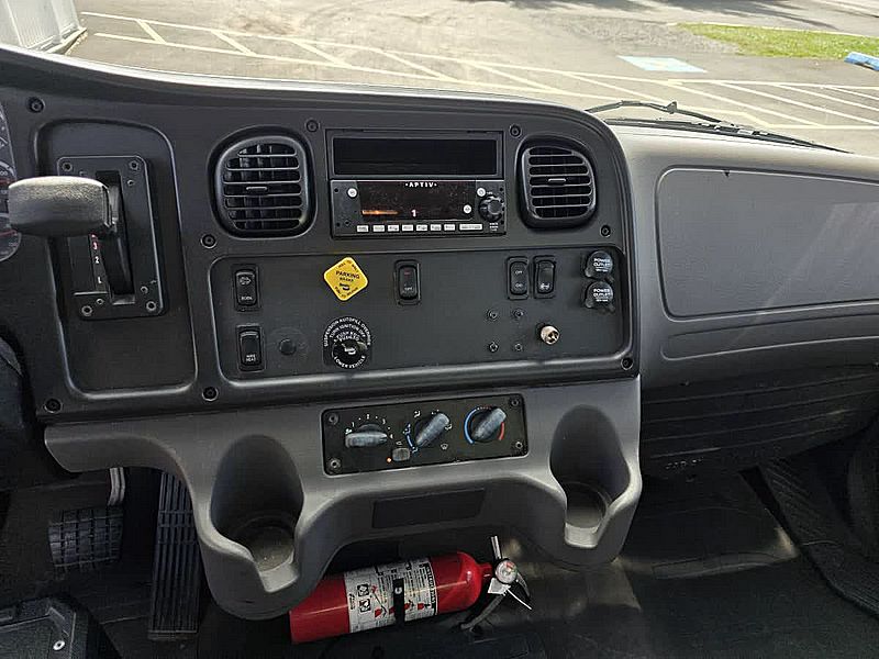 2015 Freightliner M2 106