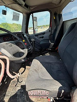 2011 Freightliner M2