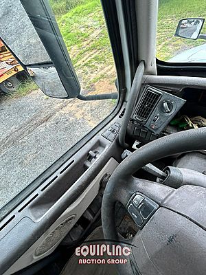 2011 Freightliner M2