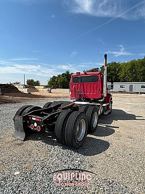 2011 Freightliner M2 - Day Cab