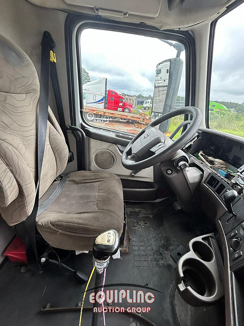 2011 Freightliner M2
