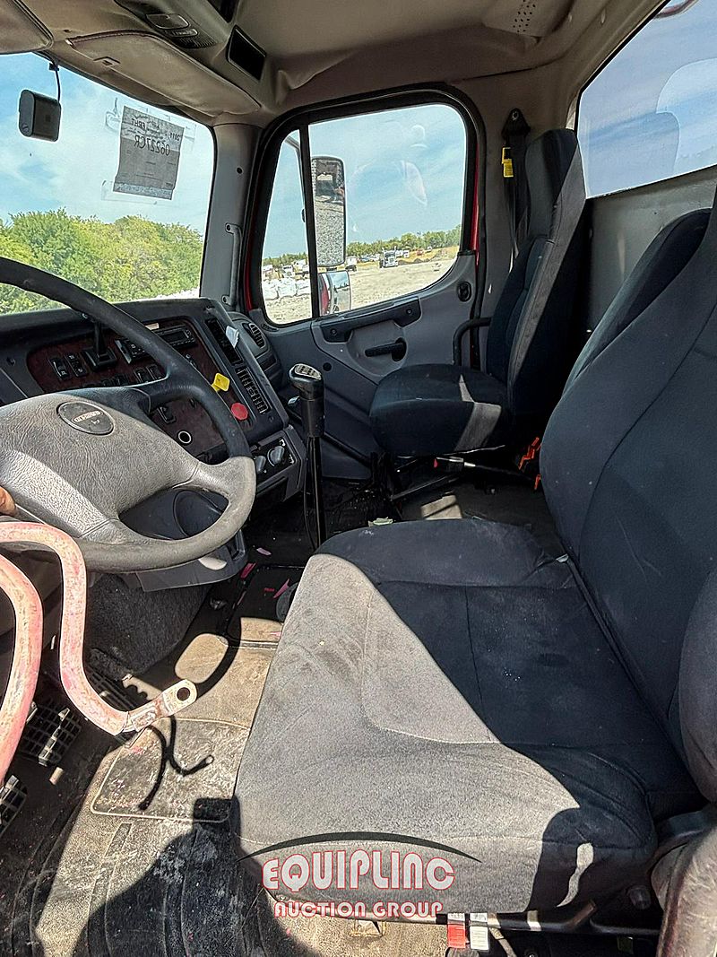 2011 Freightliner M2