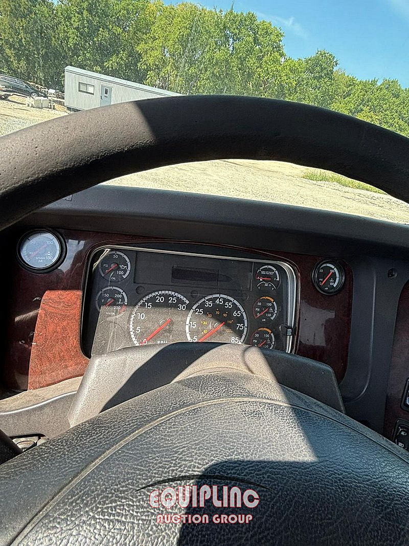 2011 Freightliner M2