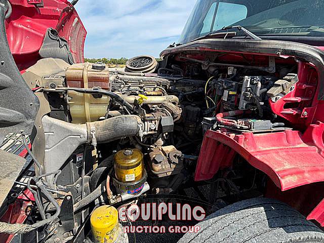 2011 Freightliner M2