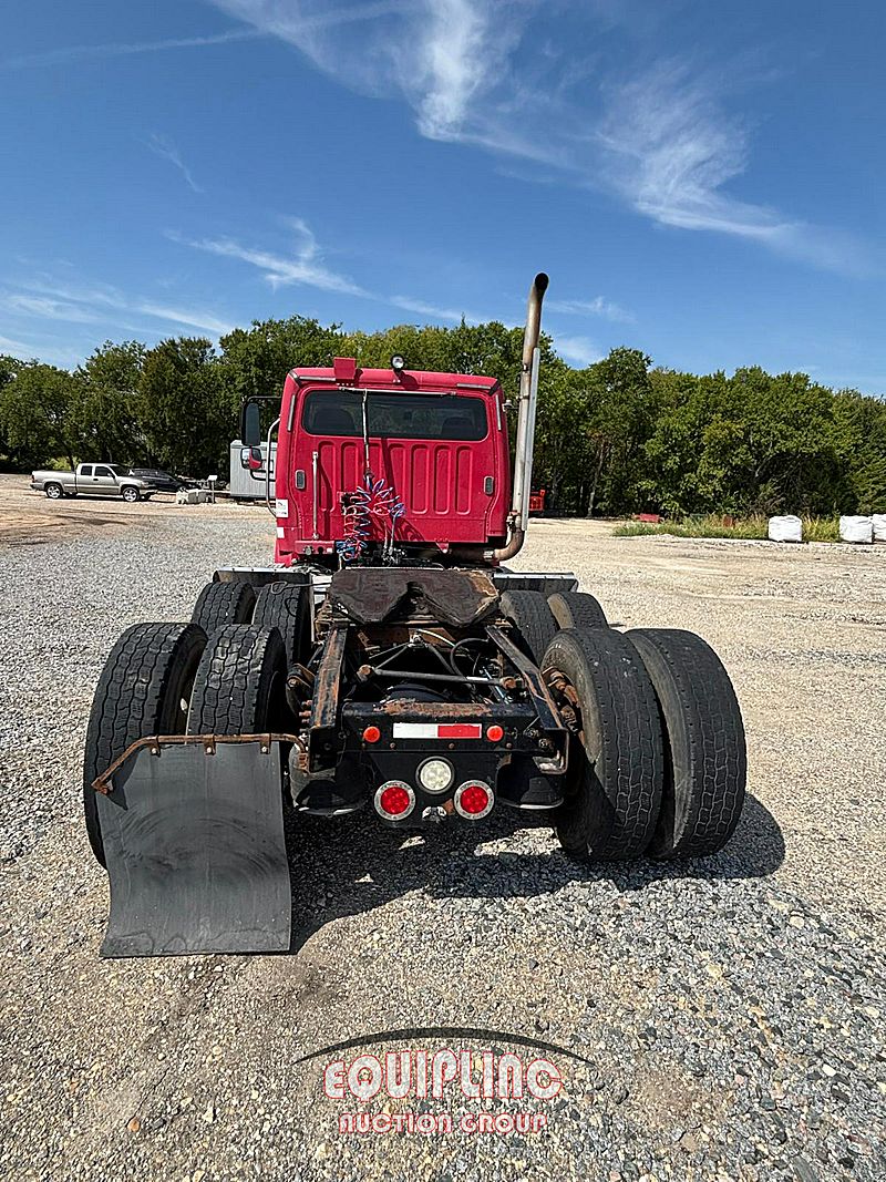 2011 Freightliner M2
