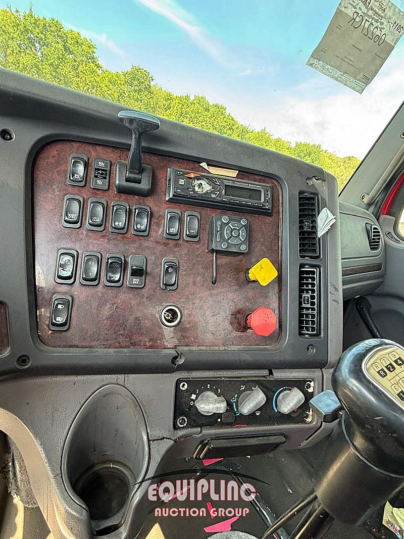 2011 Freightliner M2