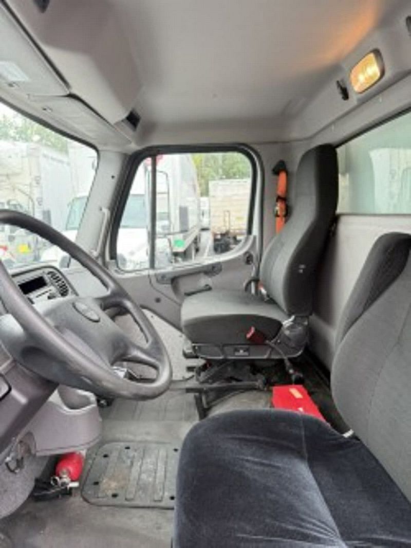 2018 Freightliner M2 106