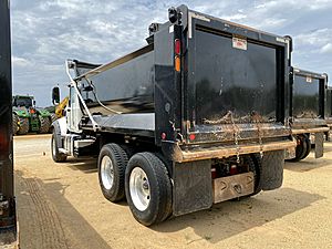 2023 Mack GR64F