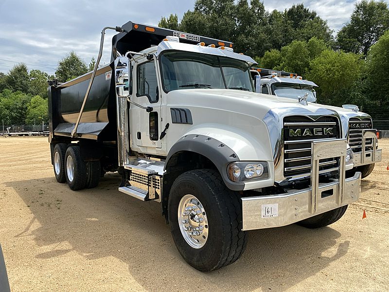 2023 Mack GR64F
