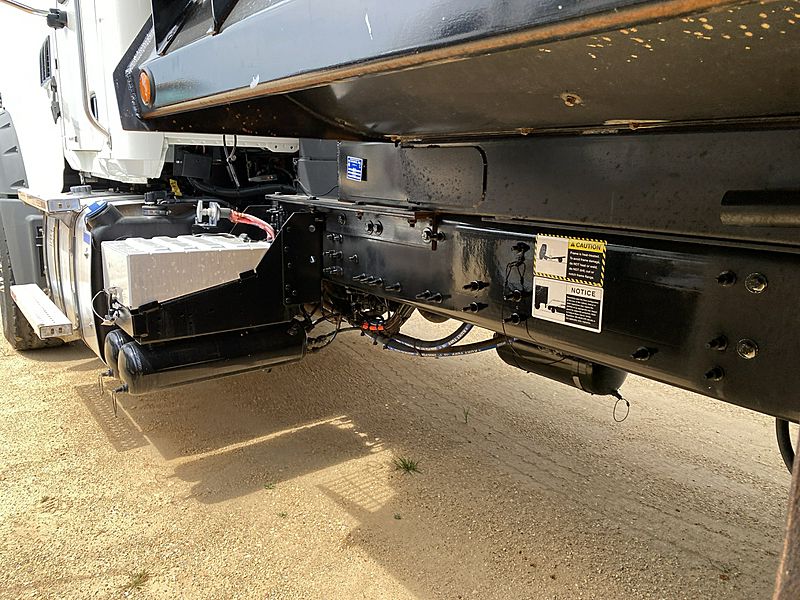 2023 Mack GR64F