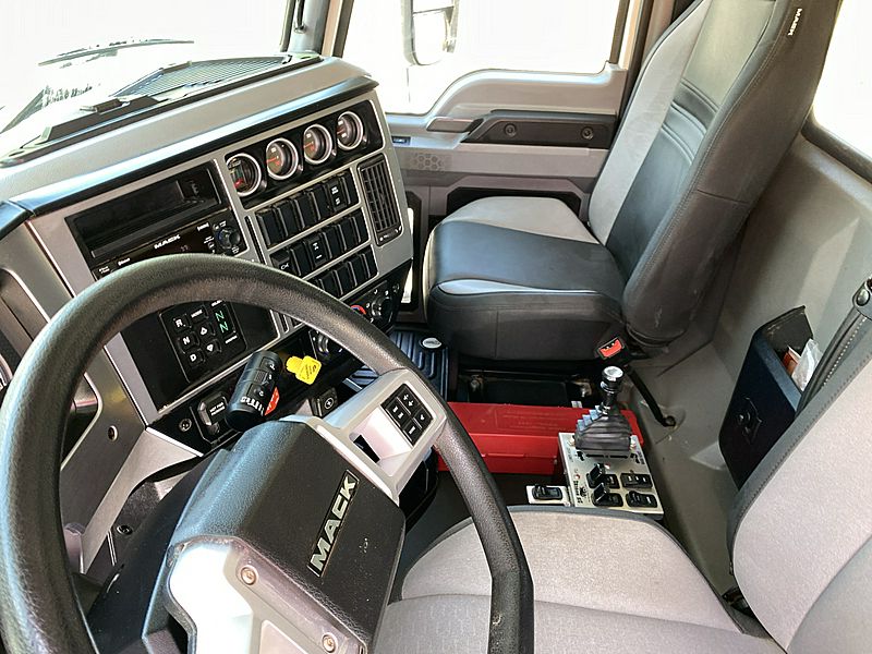 2023 Mack GR64F
