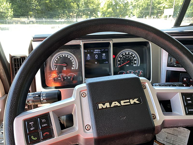 2023 Mack GR64F