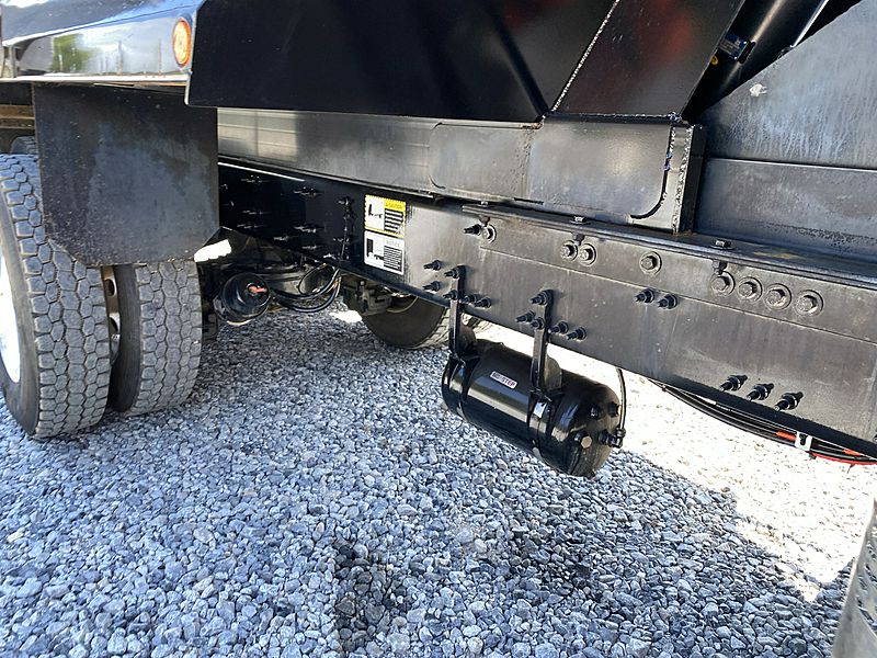 2023 Mack GR64F