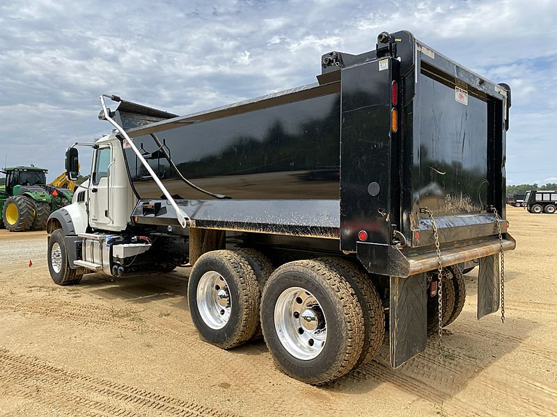 2023 Mack GR64F