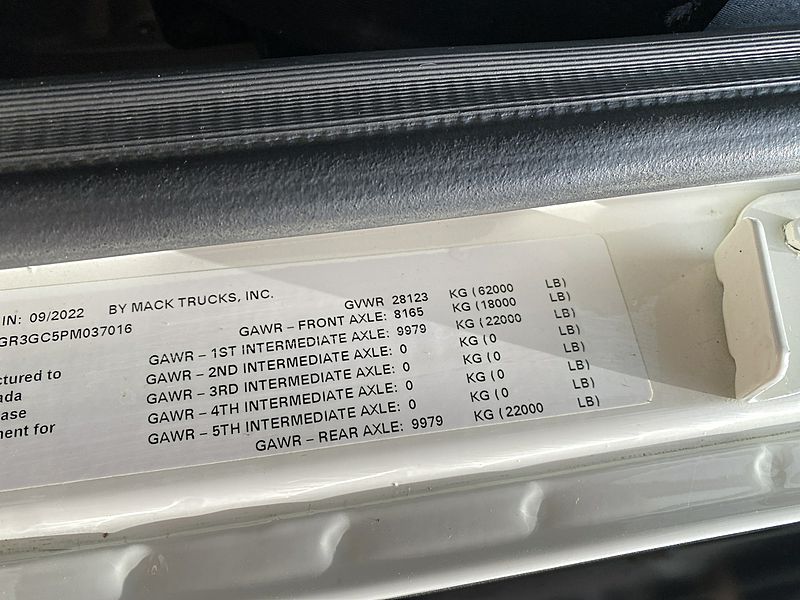 2023 Mack GR64F