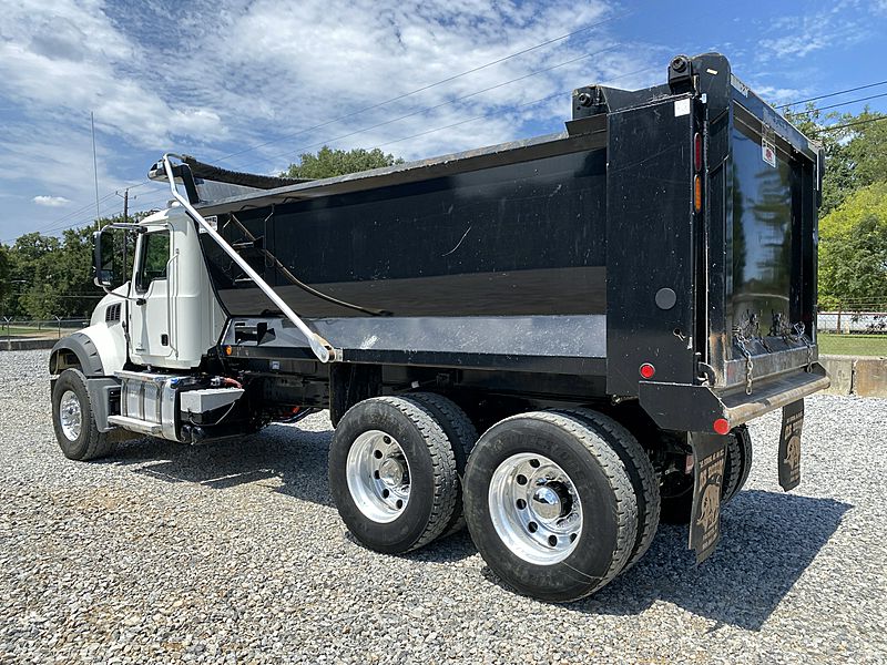 2023 Mack GR64F