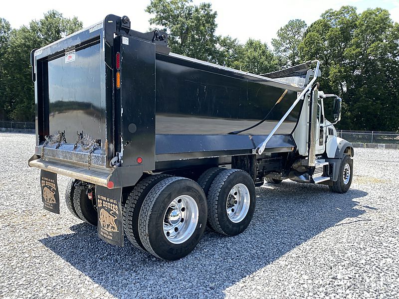 2023 Mack GR64F