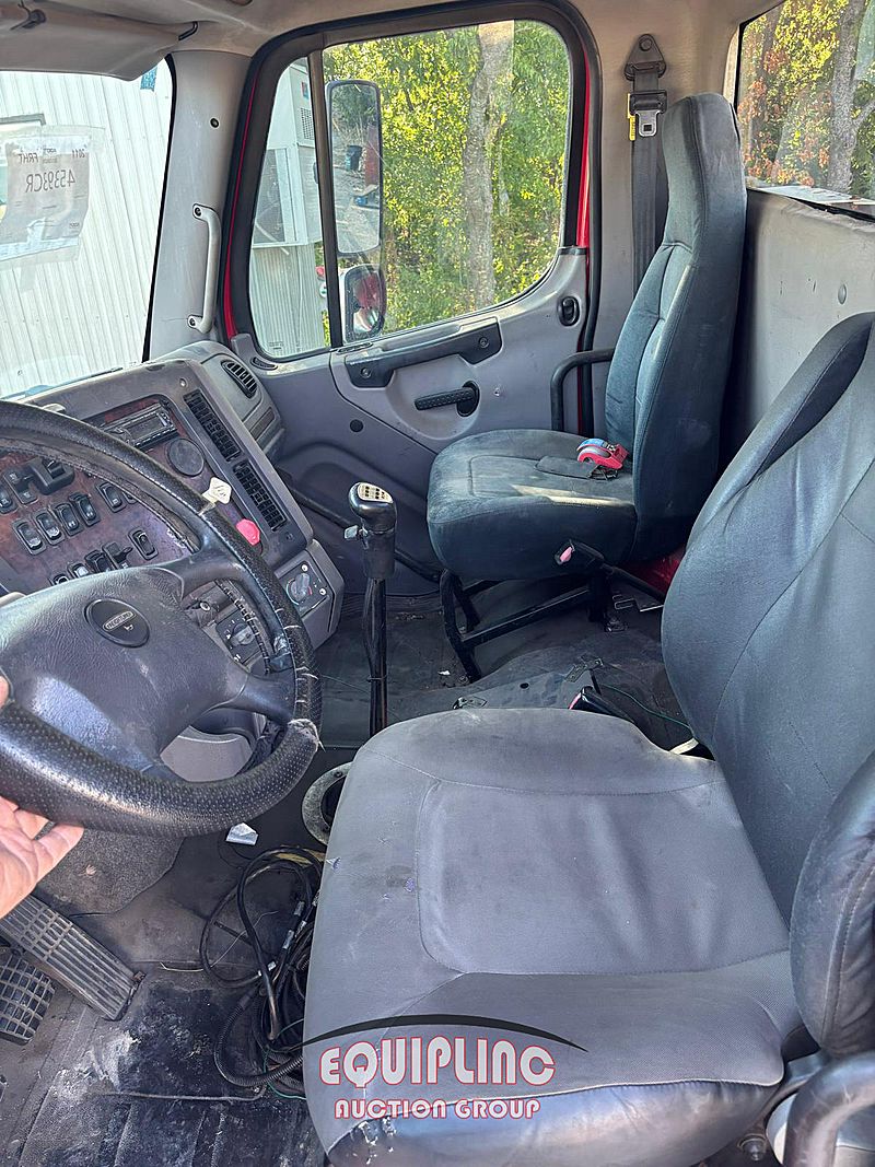 2011 Freightliner M2