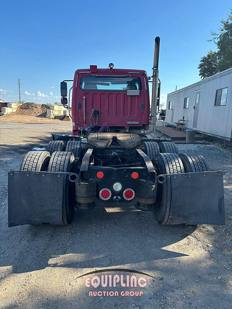 2011 Freightliner M2