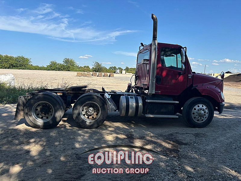 2011 Freightliner M2