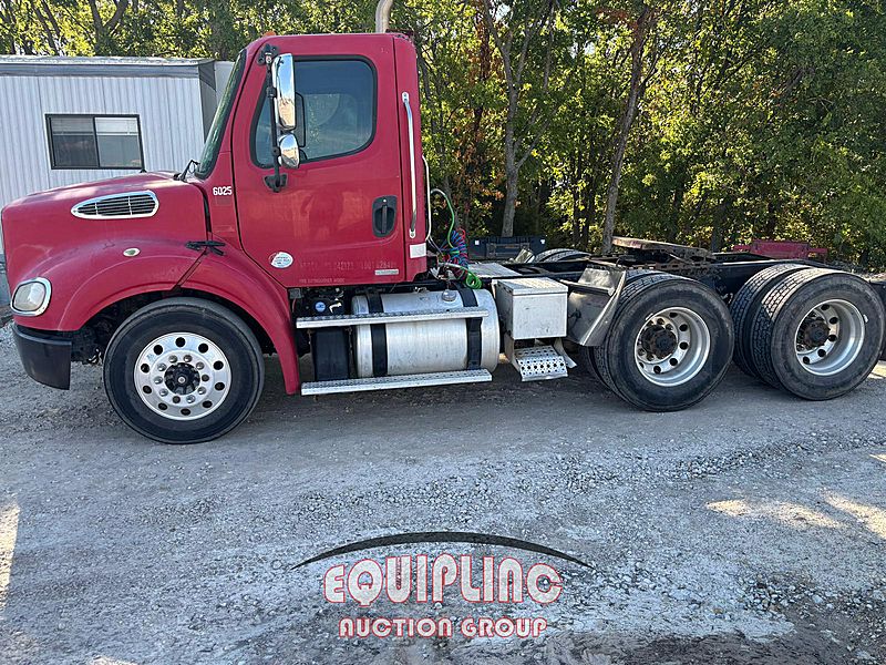 2011 Freightliner M2