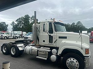 2014 Mack Pinnacle CHU613 - Day Cab