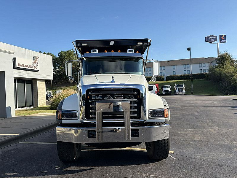 2025 Mack GR64F