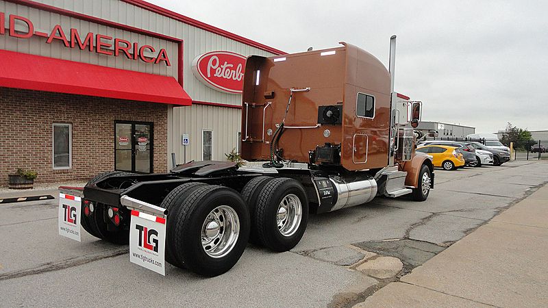 2018 Peterbilt 389