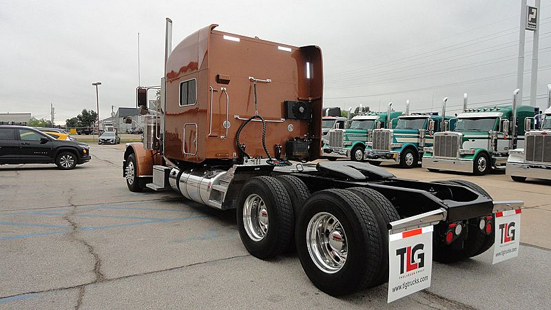 2018 Peterbilt 389