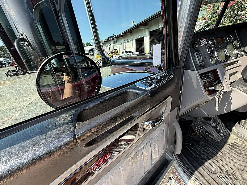 2015 Peterbilt 389