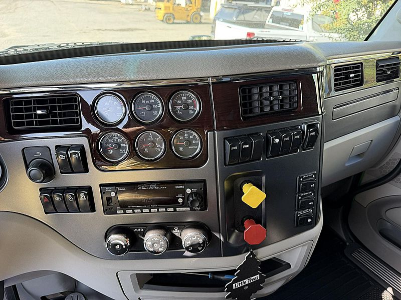 2017 Peterbilt 579