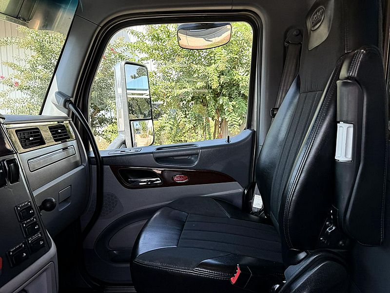 2017 Peterbilt 579