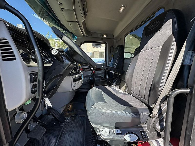 2017 Peterbilt 579