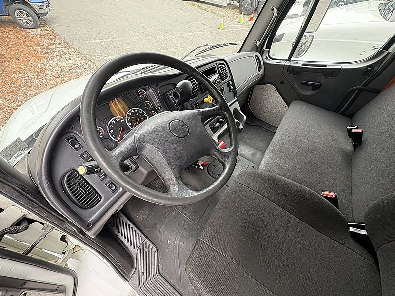2020 Freightliner M2 106