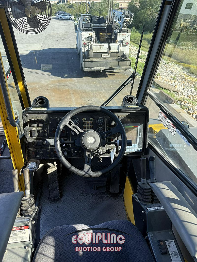 2005 GROVE RT530E