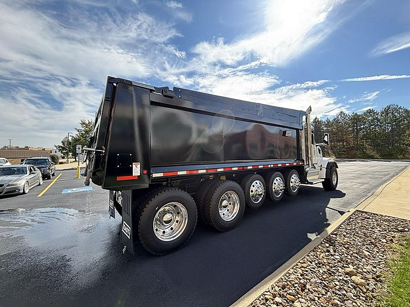 2026 Peterbilt 567
