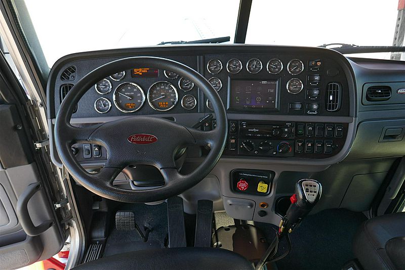 2020 Peterbilt 389