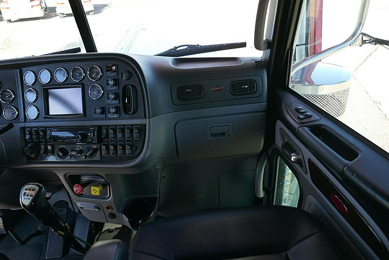 2020 Peterbilt 389