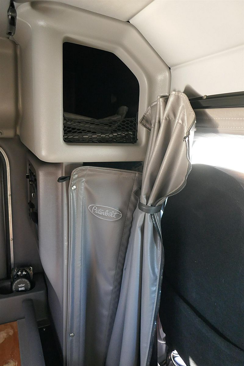 2020 Peterbilt 389
