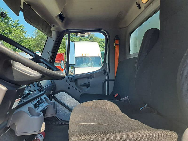 2020 Freightliner M2 106