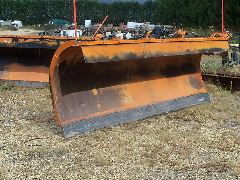 2000 Henke Plow