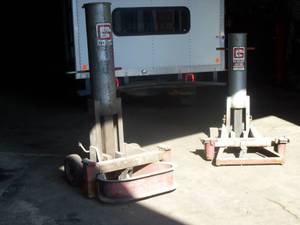 2000 Gray Mfgt Jack-Stands - Vocational
